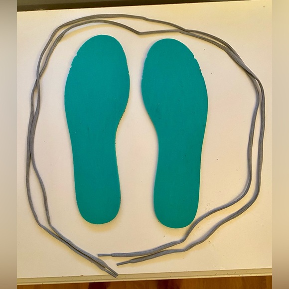 One day worn 10.5 Us PUMA shoes. - Picture 8 of 9